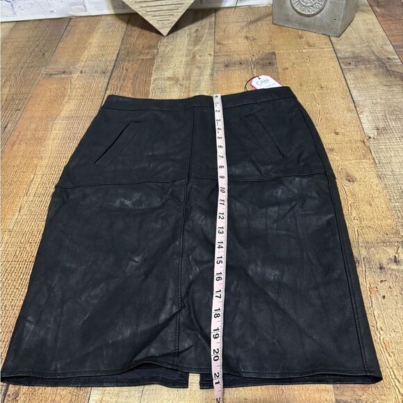CAbi Vegan Leather Stretchy Skirt Size 2 Style Number 509 NWT - Picture 7 of 13